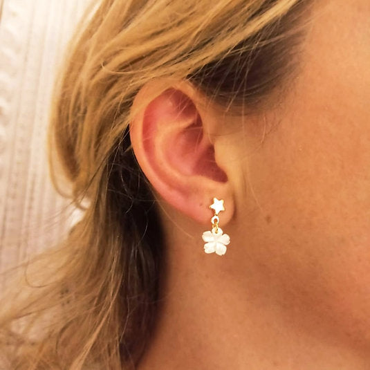 Boucles d'oreilles étoile et fleur de nacre