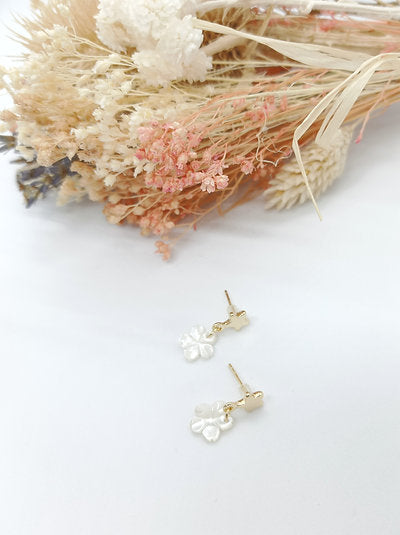 Mother-of-pearl star and flower earrings