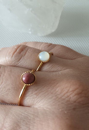 Round gold-plated mother-of-pearl ring