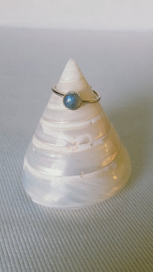 Round gold-plated Labradorite ring