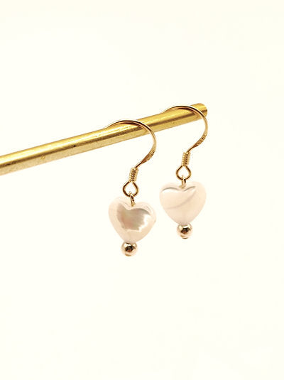 Boucles d'oreilles plaqué or coeur de nacre