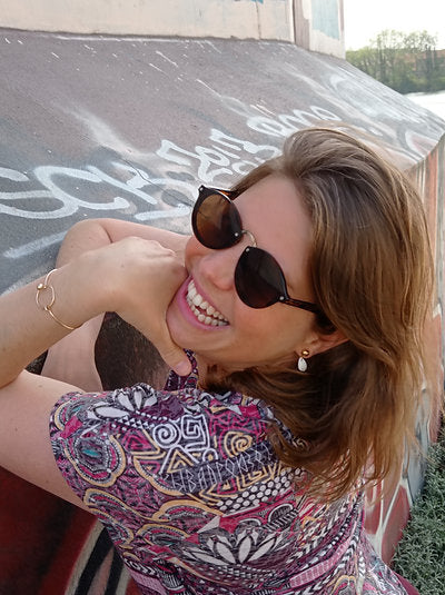 Gold-plated earrings with mother-of-pearl drop