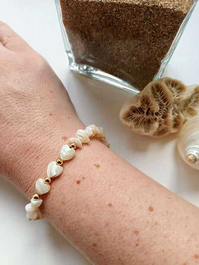 Bracelet perles de chips et cœurs en nacre