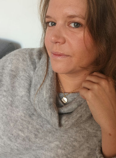 Gold plated necklace with 4 letters to engrave and personalize