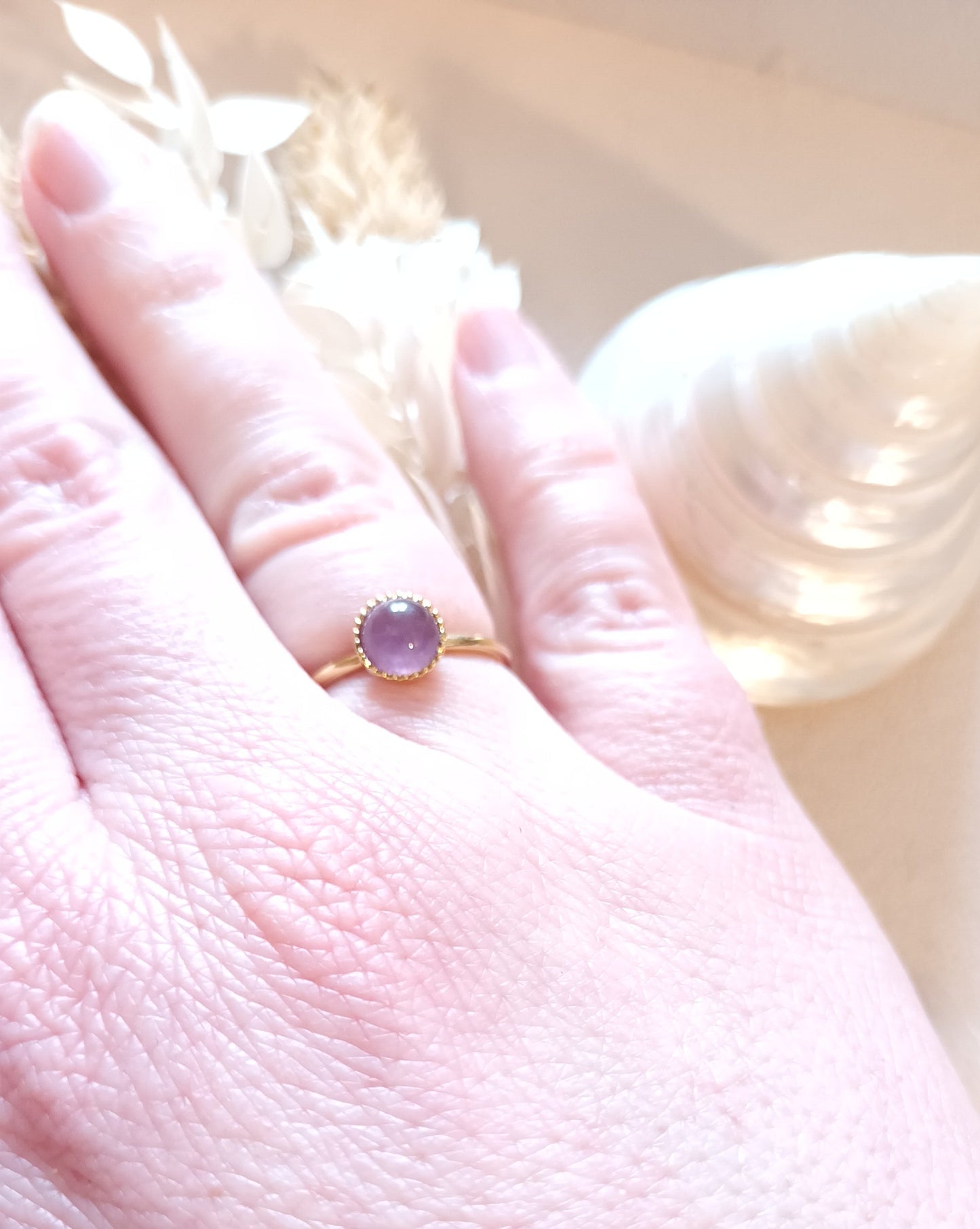 Anillo redondo de aventurina bañado en oro