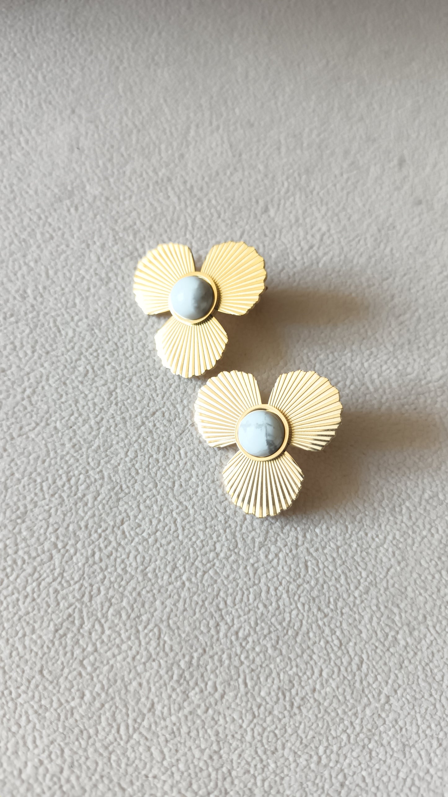 Boucles d'oreilles fleurs - Howlite