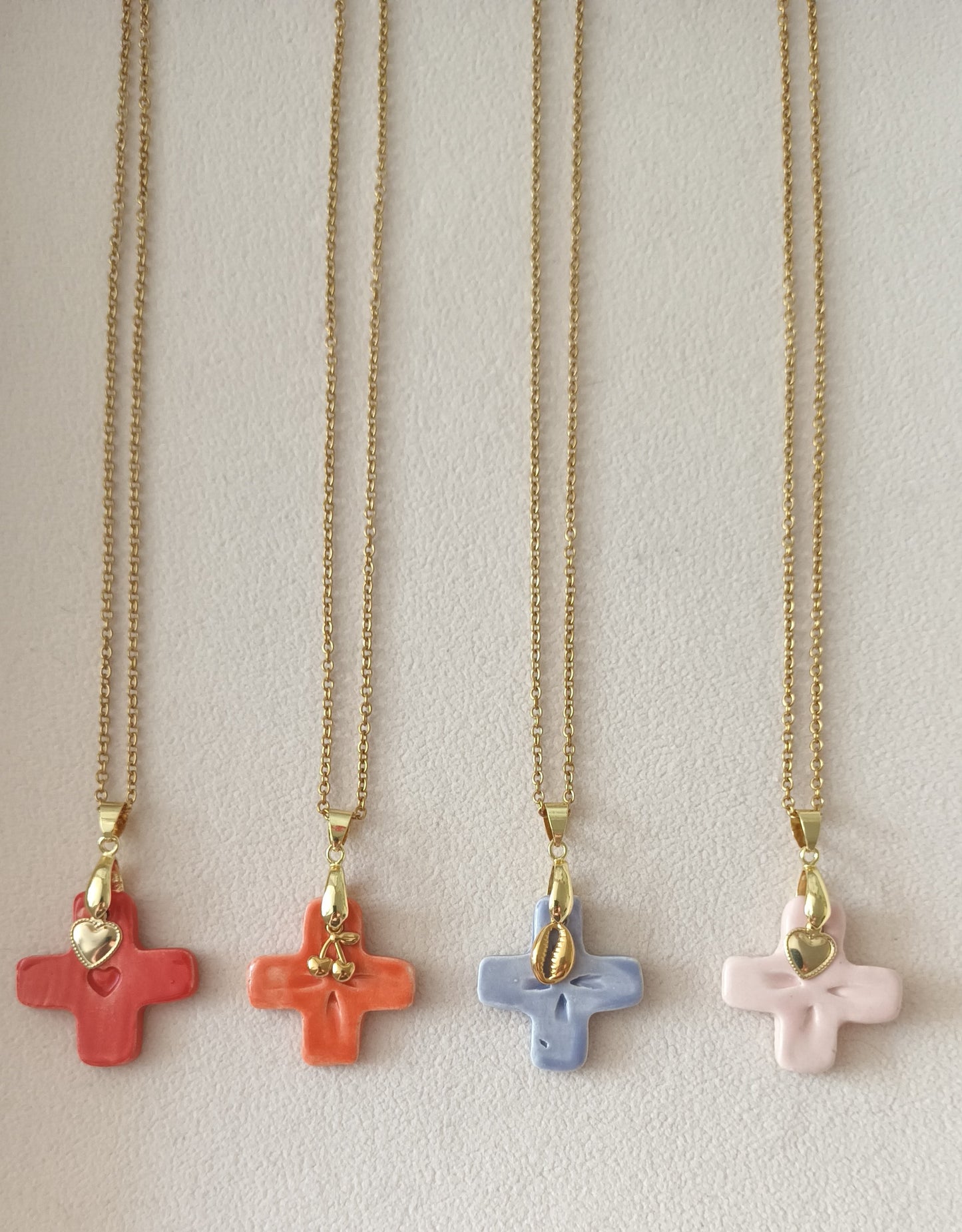 Collier Céramique bleu ciel + charm en collaboration