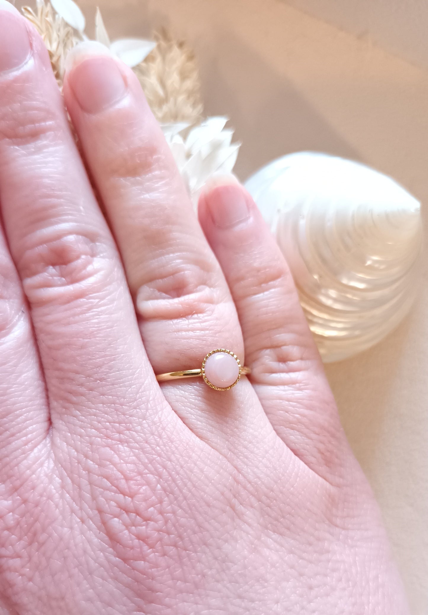 Anillo redondo de aventurina bañado en oro