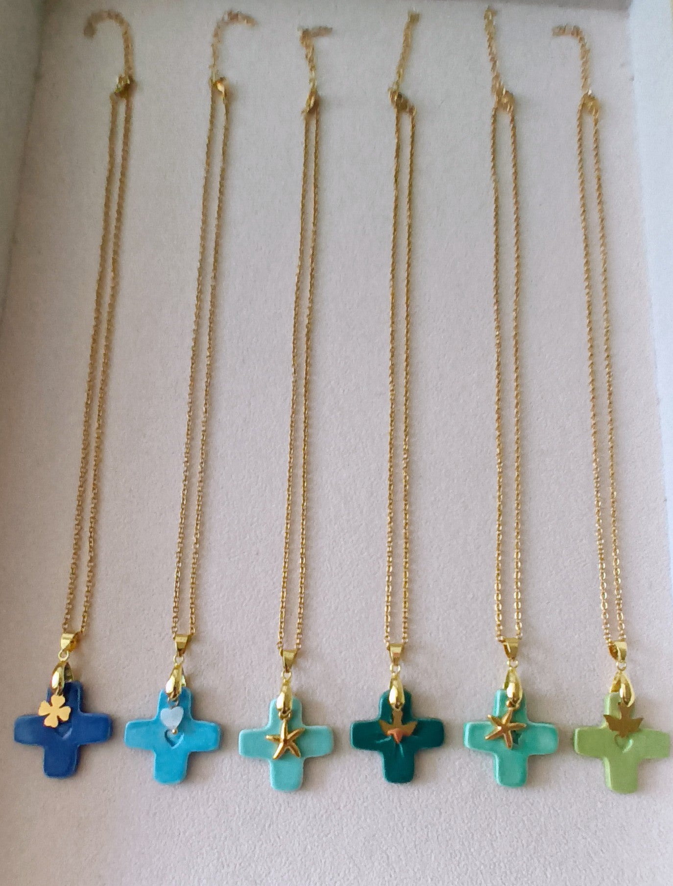 Collier Céramique orange vif + charm en collaboration