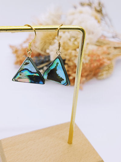 Boucles d'oreilles plaqué or triangle nacre