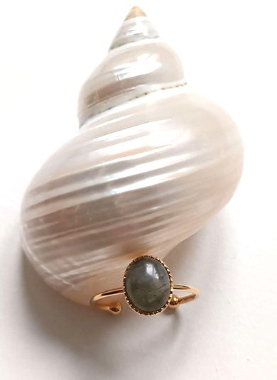 Bague ovale plaqué or Labradorite