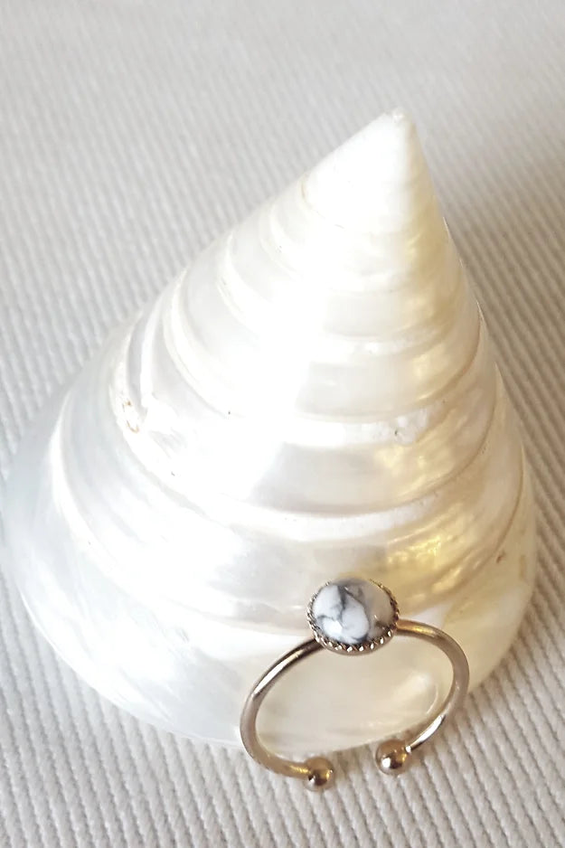 Bague ronde plaqué or howlite