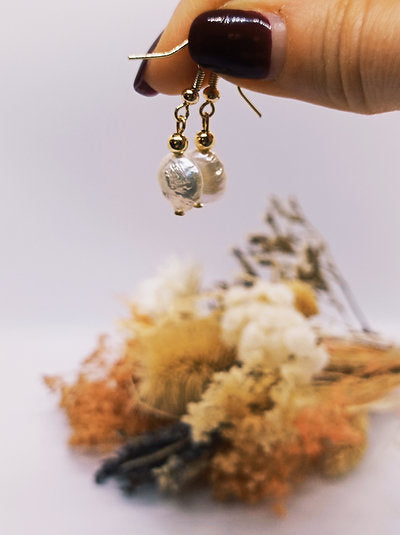 Boucles d'oreilles plaqué or nacre ronde