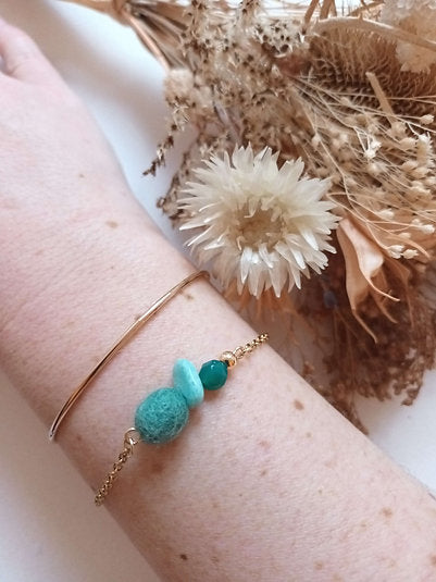 Gold-plated mother-of-pearl and green felted wool bracelet