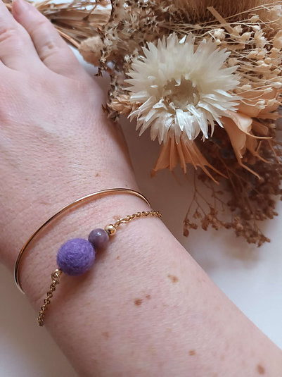 Gold-plated mother-of-pearl and purple felted wool bracelet