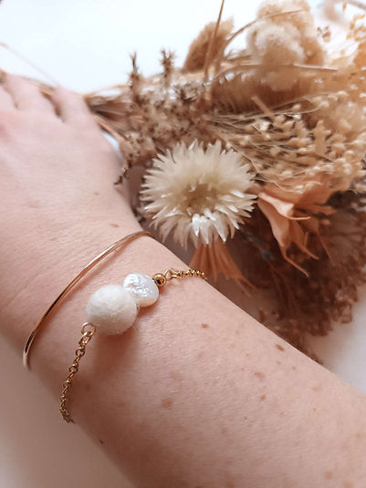 Bracelet plaqué or nacre et laine feutrée blanc
