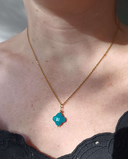 Collier plaqué or - agate trèfle bleu foncé