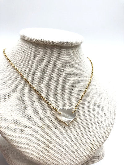 Collier plaqué or coeur nacre