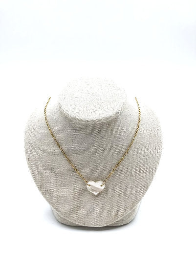 Collier plaqué or coeur nacre