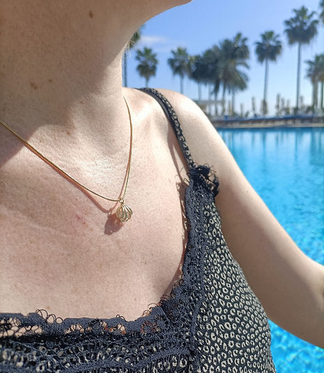 Collier coquillage et pierre zirconium