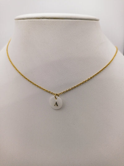 Collier perle de nacre lettre alphabet à personnaliser