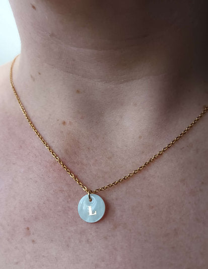 Collier perle de nacre lettre alphabet à personnaliser