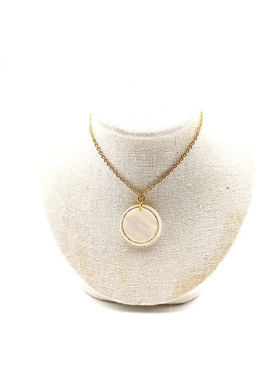 Collier plaqué or cercle nacre
