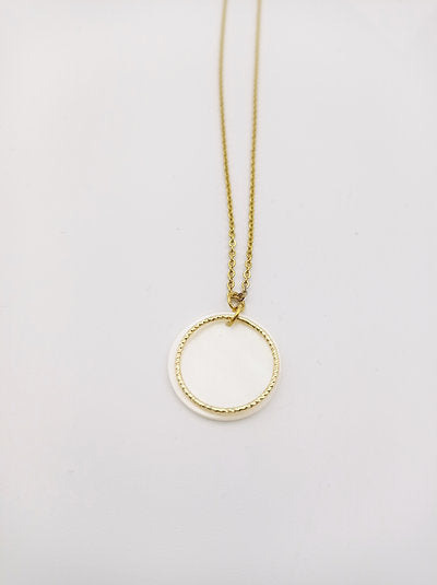 Collier plaqué or cercle nacre