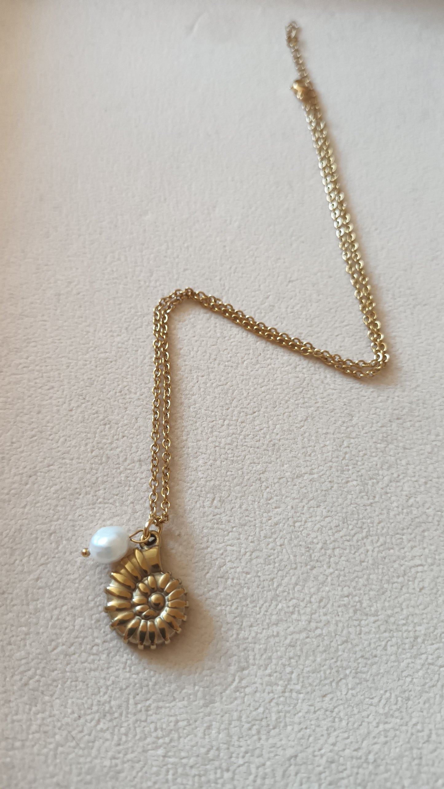 Collection été : Collier fin Nautilus perle de nacre