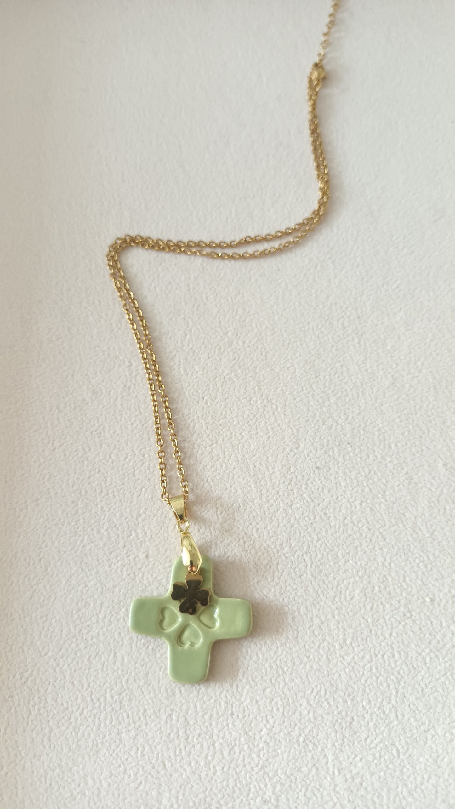 Collier Céramique vert sauge + charm en collaboration