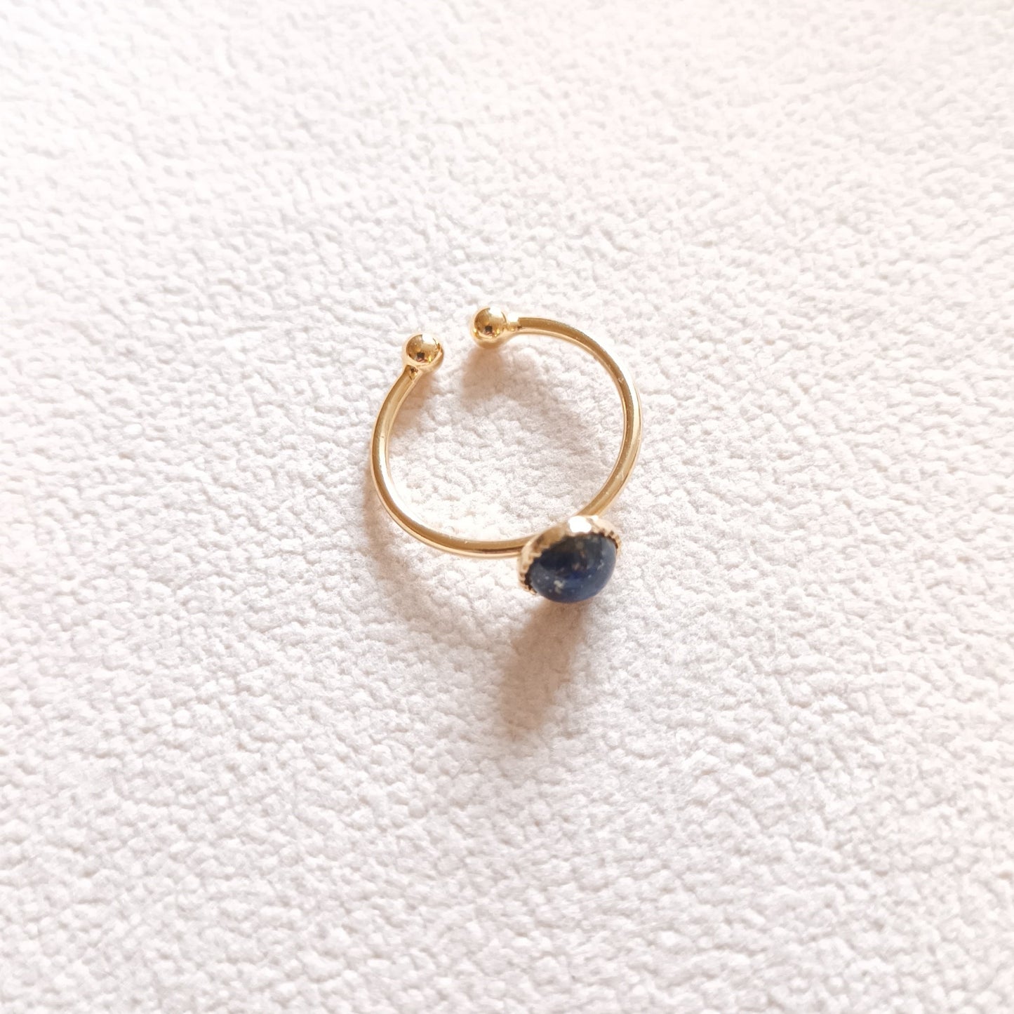 Round gold-plated Lapis Lazuli ring