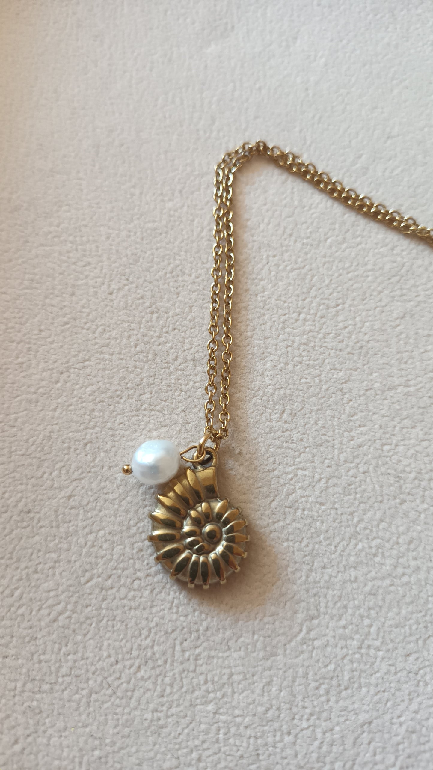 Collection été : Collier fin Nautilus perle de nacre