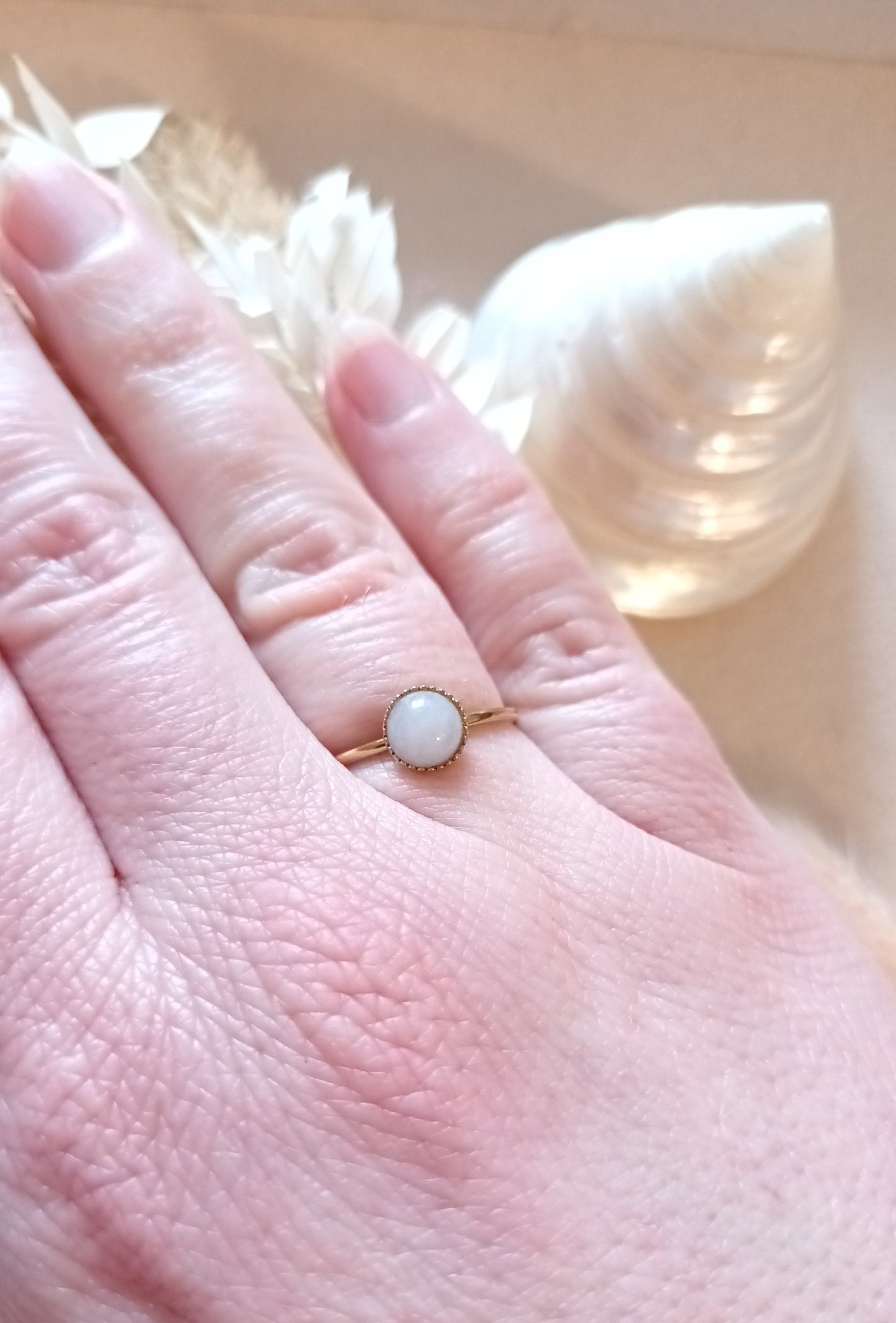 Anillo redondo de aventurina bañado en oro