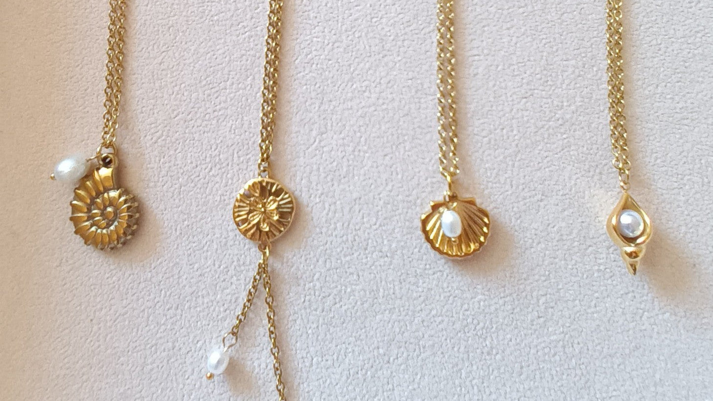 Collection été : Collier fin Conque et perle nacre