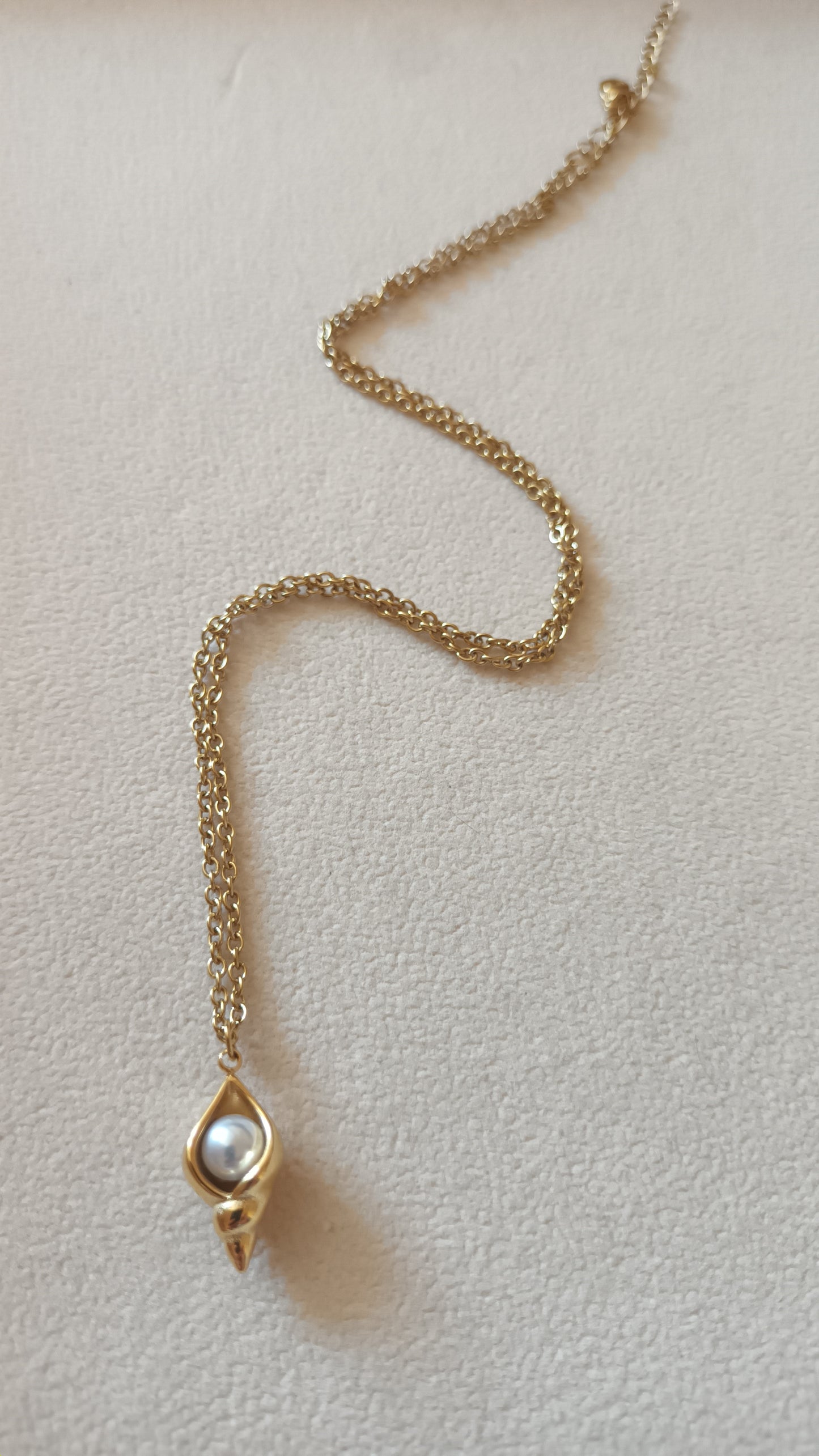 Collection été : Collier fin Conque et perle nacre