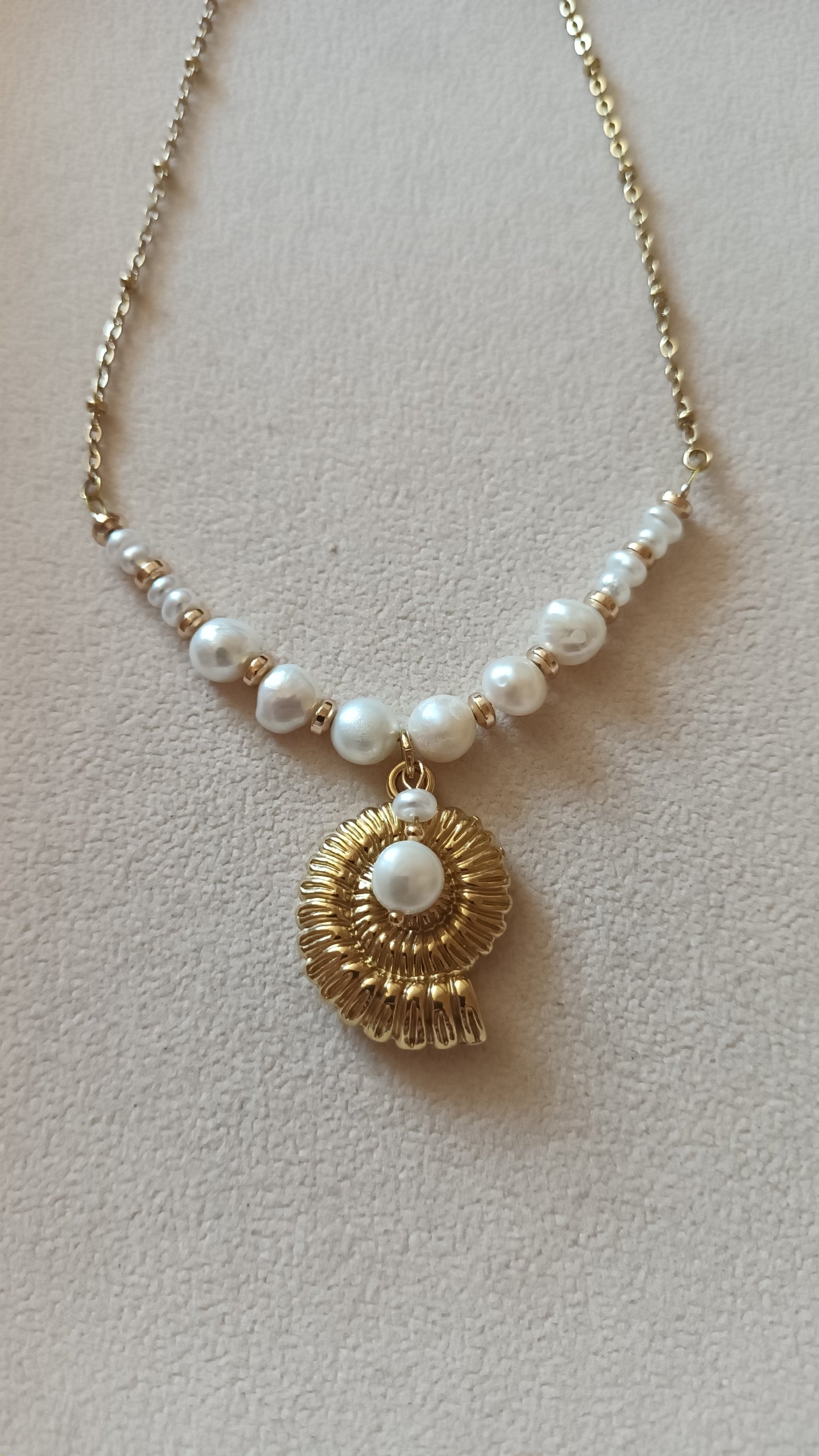 Collection été : Collier Nautilus et perles d'eau douce