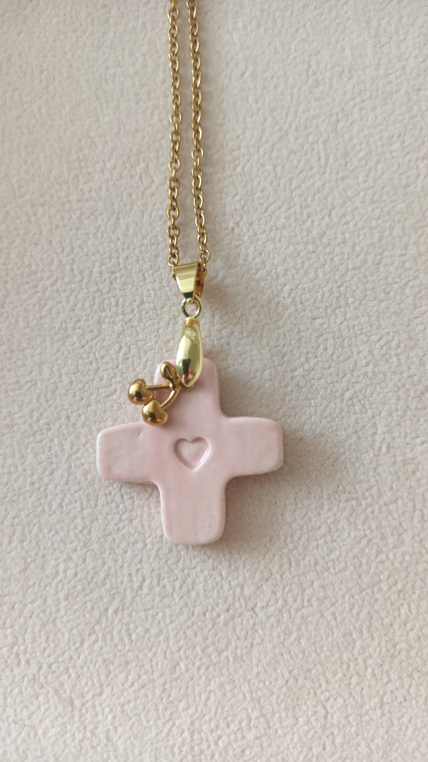 Collier Céramique rose pâle + charm en collaboration
