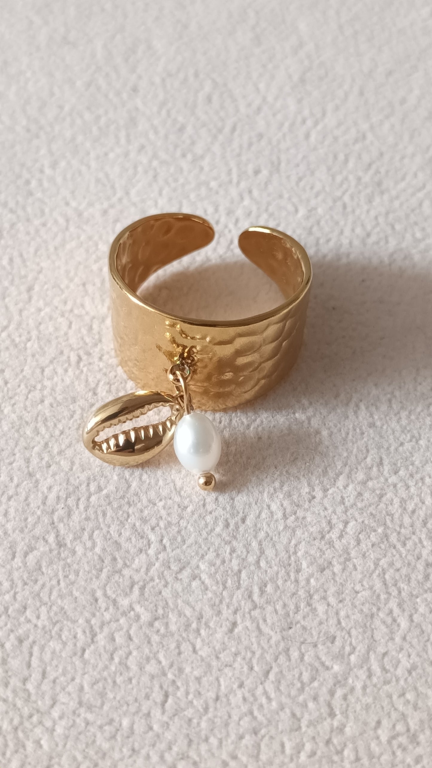 Collection été : Bague cauri perle d'eau douce