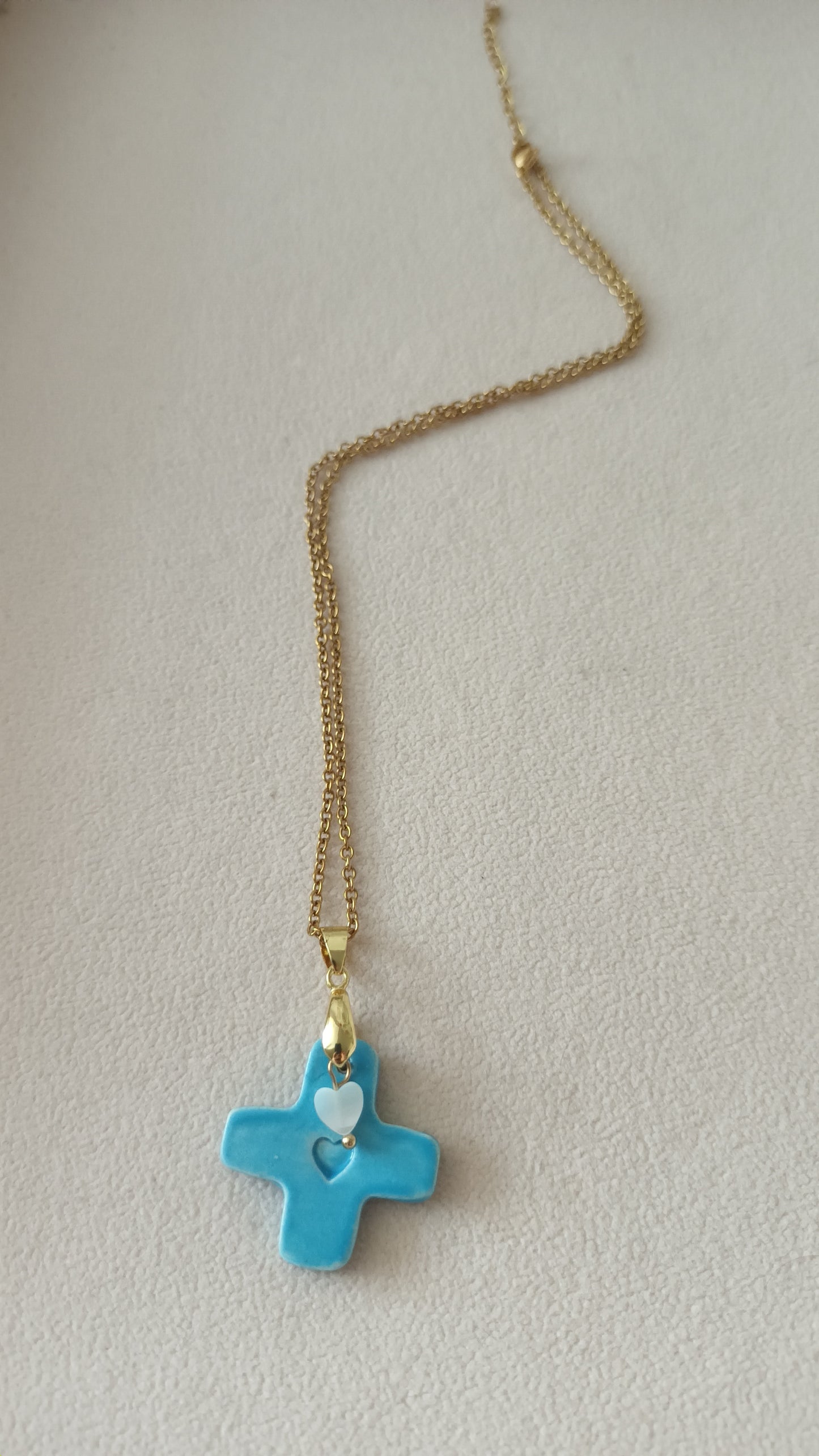 Collier Céramique bleu ciel + charm en collaboration
