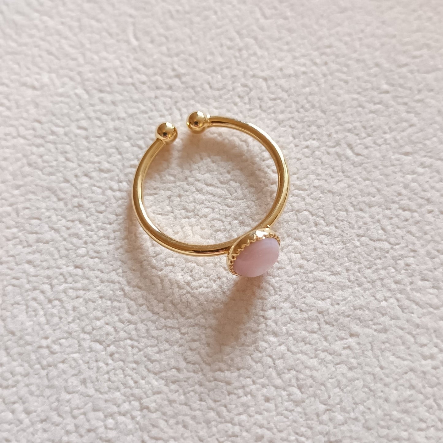 Anillo redondo de aventurina bañado en oro