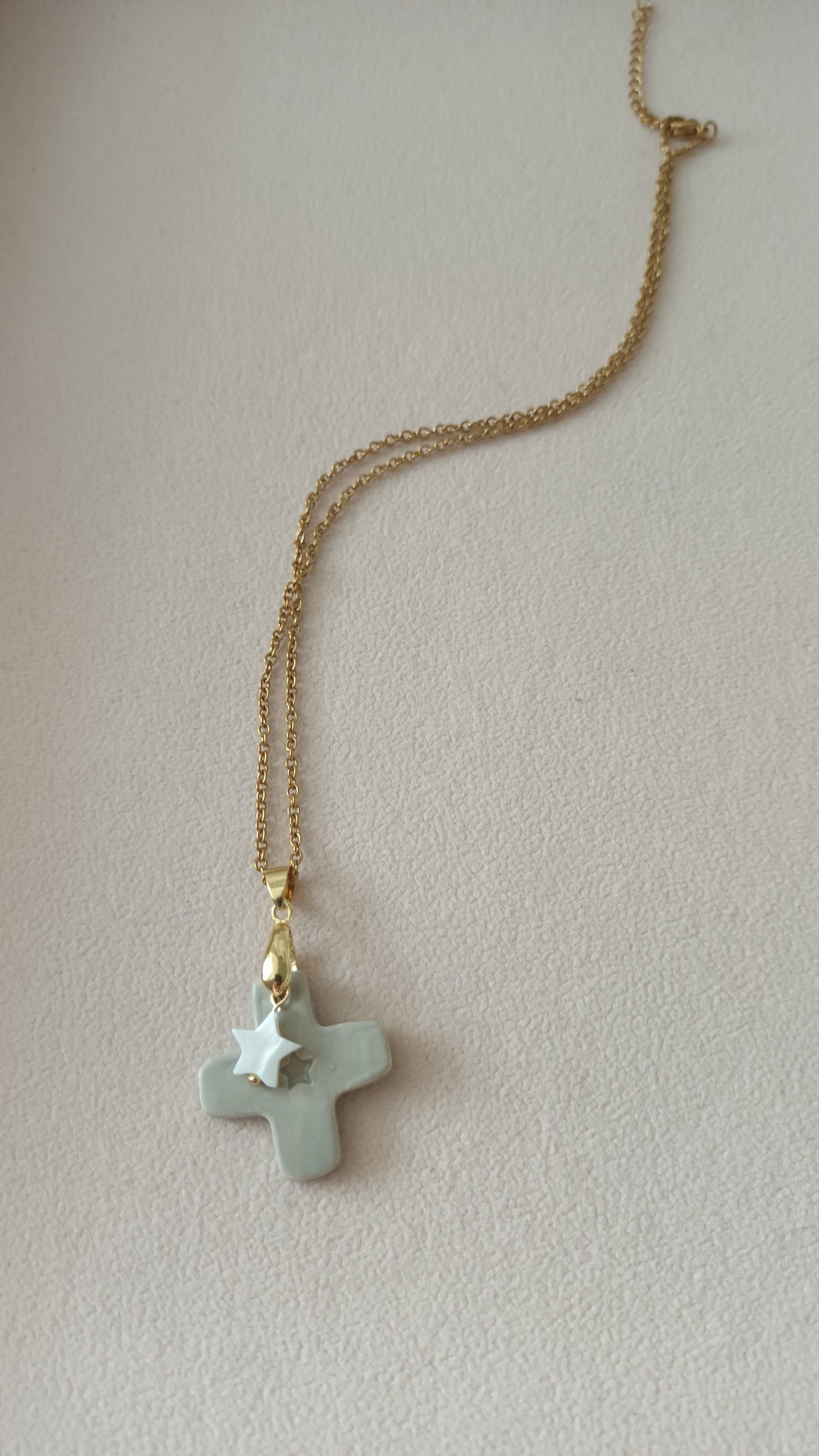 Collier Céramique gris souris + charm en collaboration
