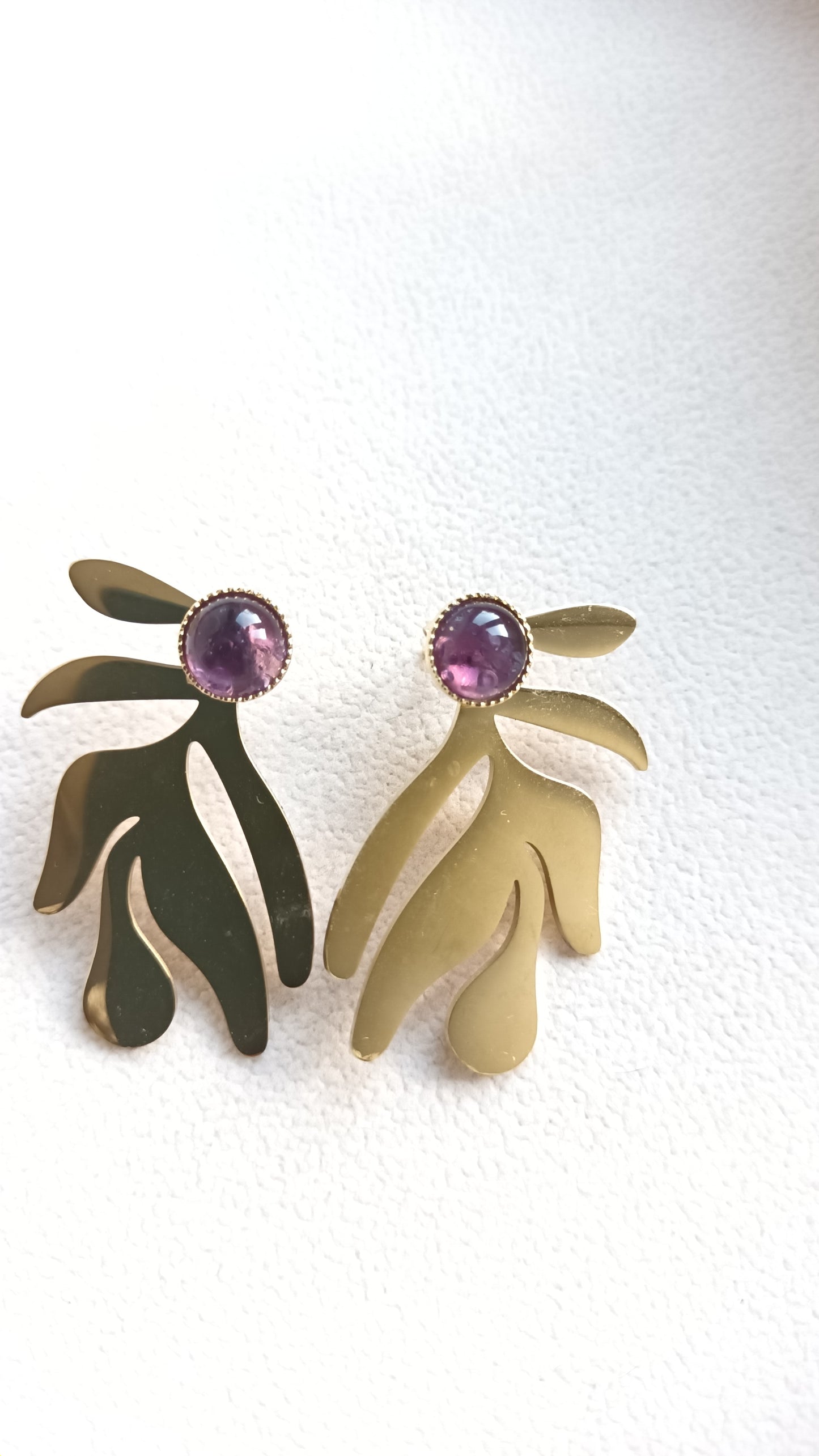 Boucles d'oreilles forme feuille corail puce amethyste
