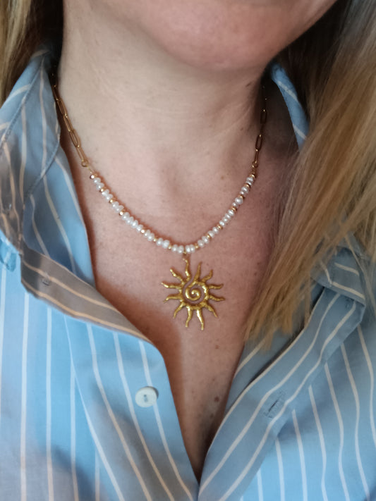 Collection été : Collier Soleil et perles d'eau douce