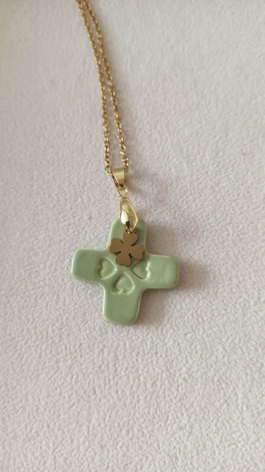 Collier Céramique vert sauge + charm en collaboration