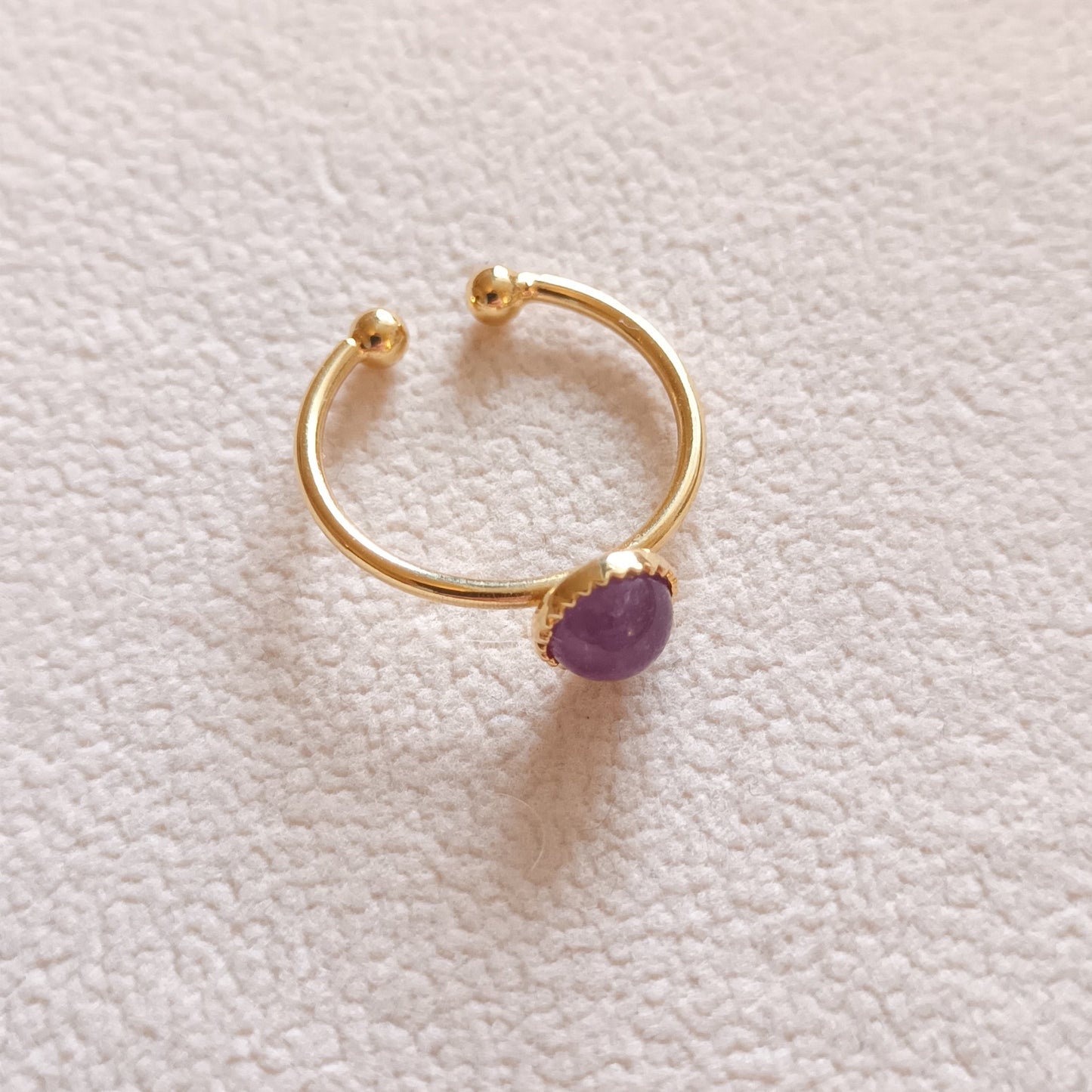 Anillo redondo de aventurina bañado en oro