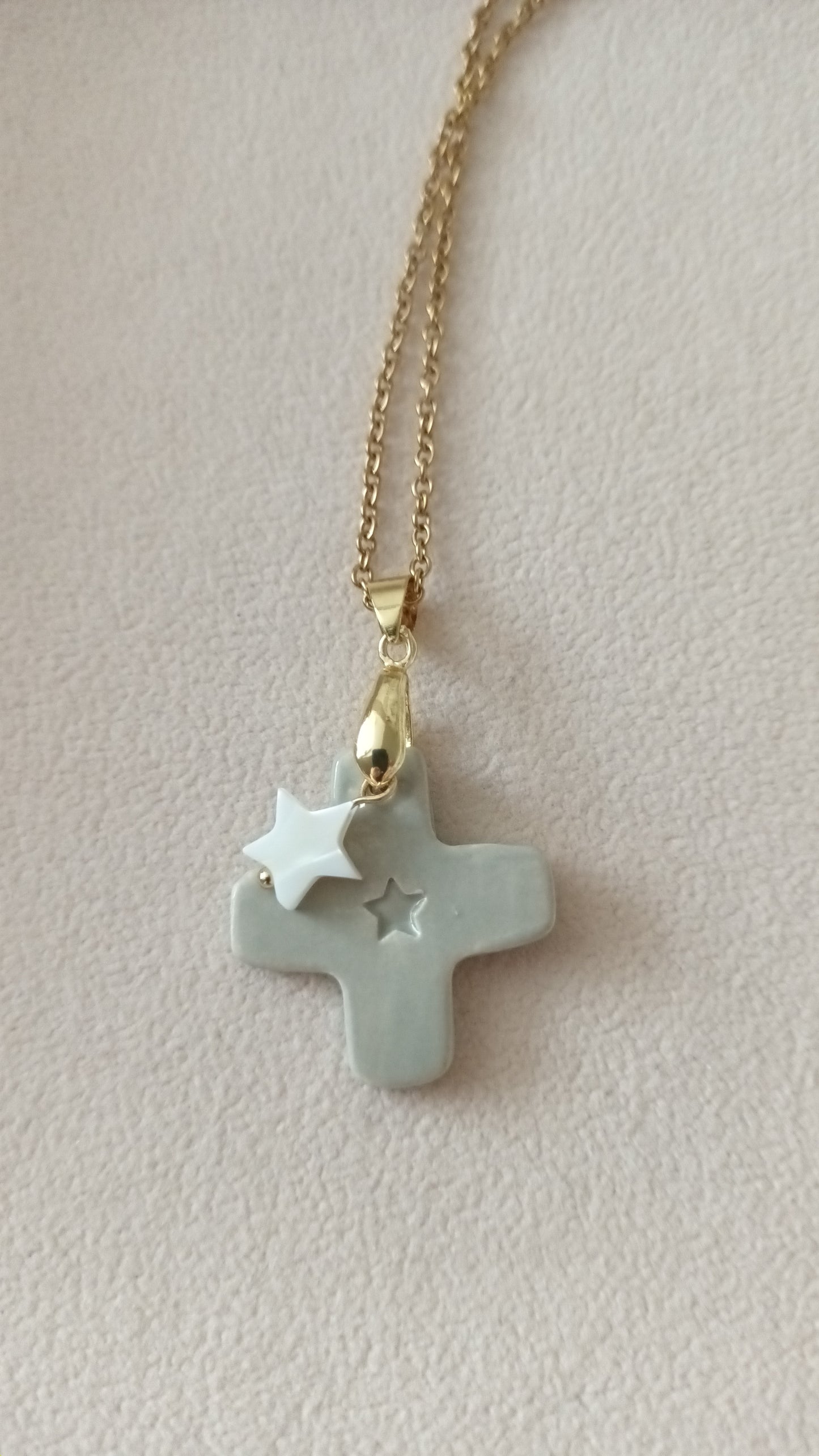 Collier Céramique gris souris + charm en collaboration