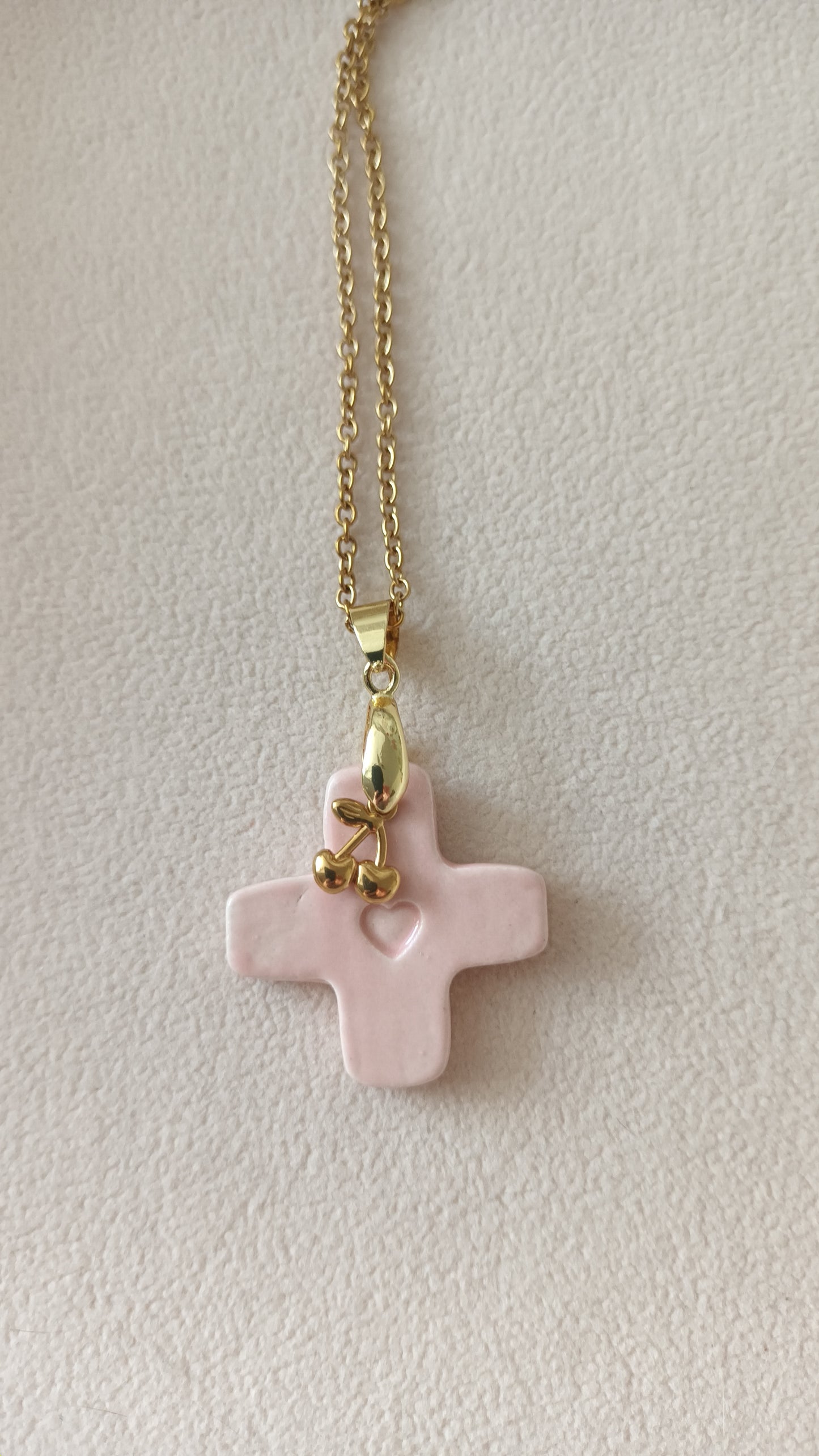 Collier Céramique rose pâle + charm en collaboration