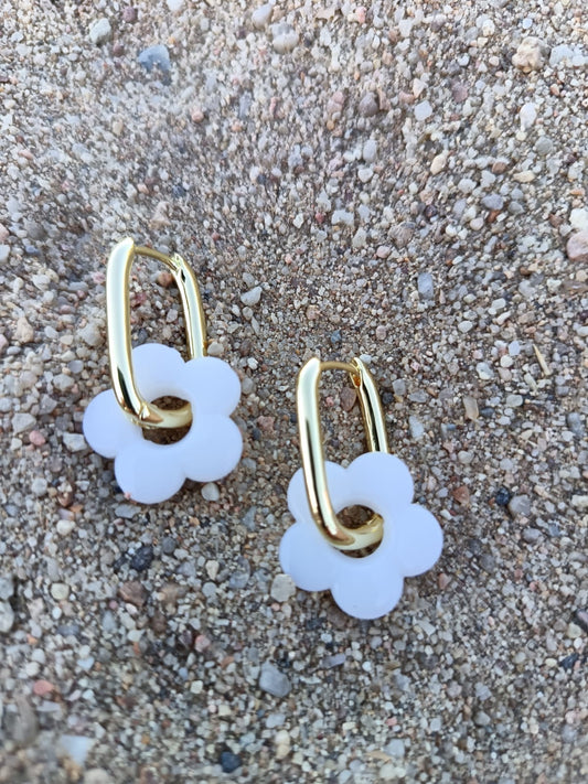 Boucles d'oreilles fleurs blanches