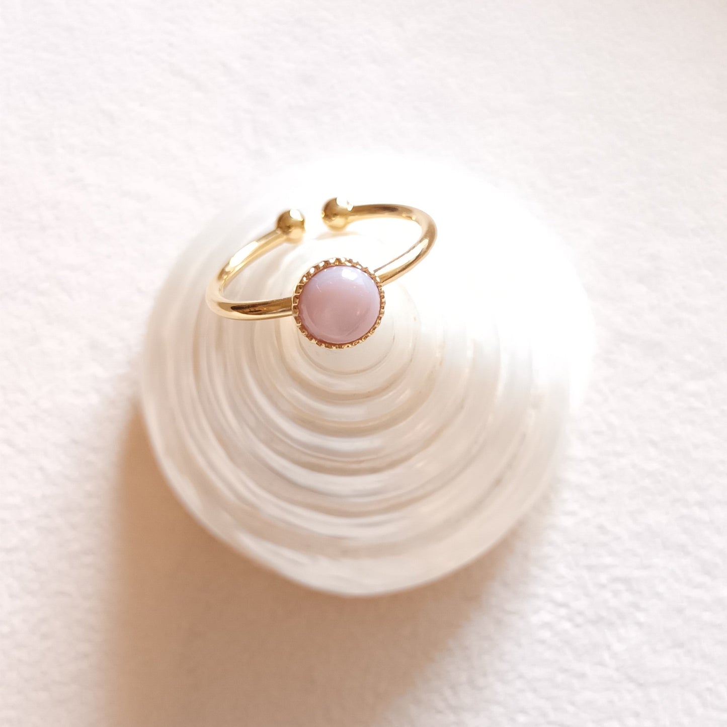 Anillo redondo de aventurina bañado en oro