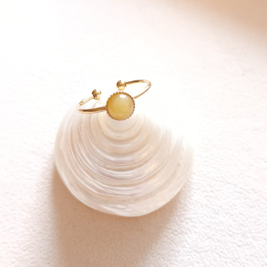 Anillo redondo de aventurina bañado en oro